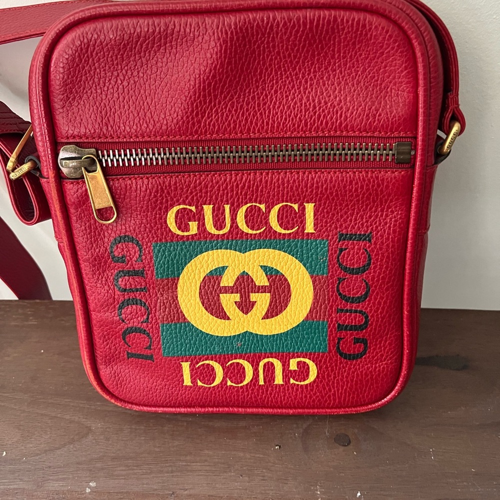 Authentic Gucci  Crossbody shoulder bag.